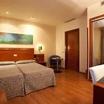 Santana Hotel Clichy