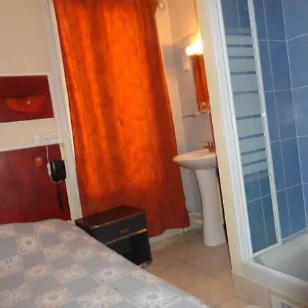 Santana Hotel 2*