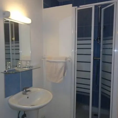 Santana Hotel Clichy