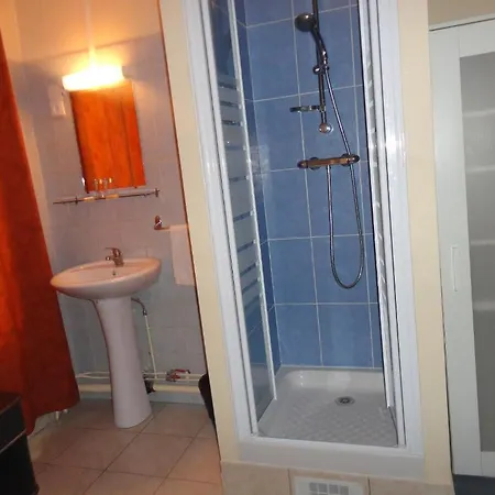 Santana Hotel Clichy