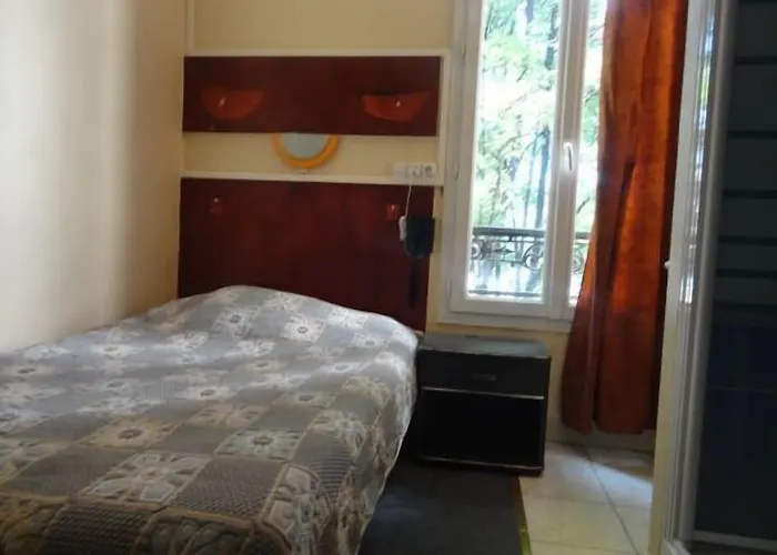 Hotel Santana Clichy