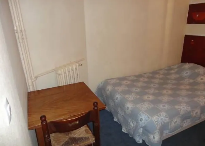 Santana Hotel Clichy